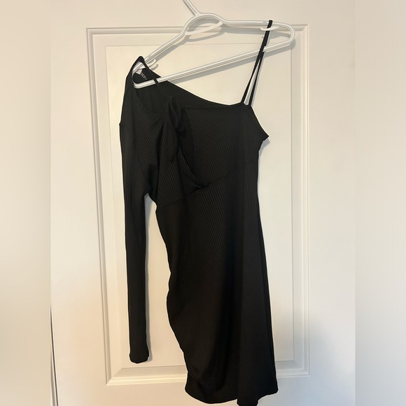 H&M DIVIDED off the shoulder black dress - Picture 4 of 5